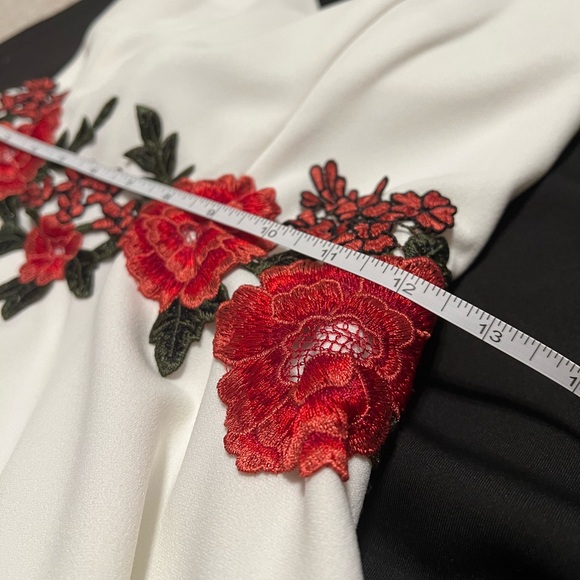 🥀White floral embroidered dress🥀 - Picture 8 of 9